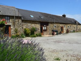 4 Maisons + Piscine + Dépendances 22150 Plouguenast-Langast